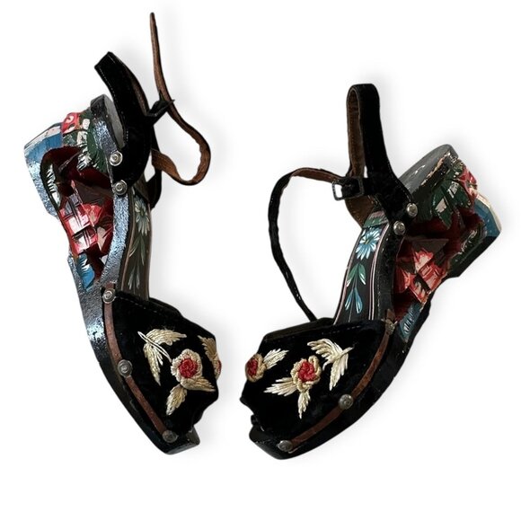 Vintage Filipino Hand Painted Wooden Wedge Sandals – 1940s bakya-inspired sandal - Picture 2 of 14